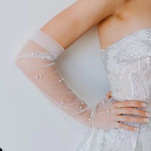 Sheer pearled gloves